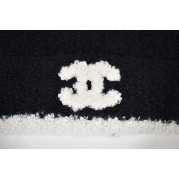 Chanel 23B Cashmere Silk Black White CC Logo Fold Over Beanie Winter Hat Cloche - Picture 4 of 10